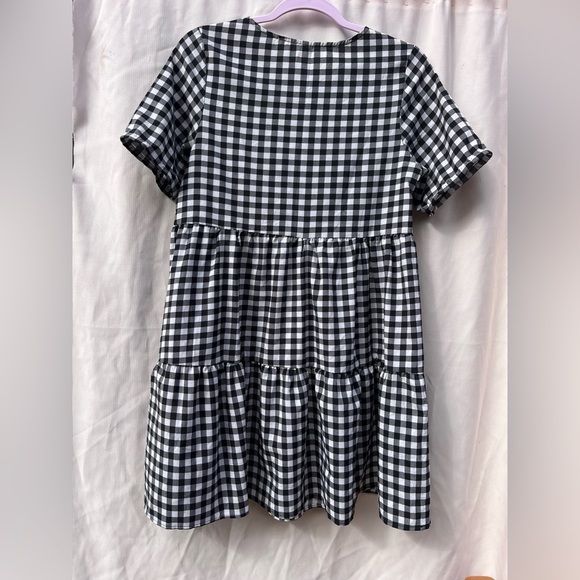 Elegant Black and White Checkered Midi Dress - Picture 7 of 7